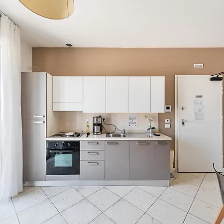 Residenza Miralago By Wonderful Italy アパートホテル 2*