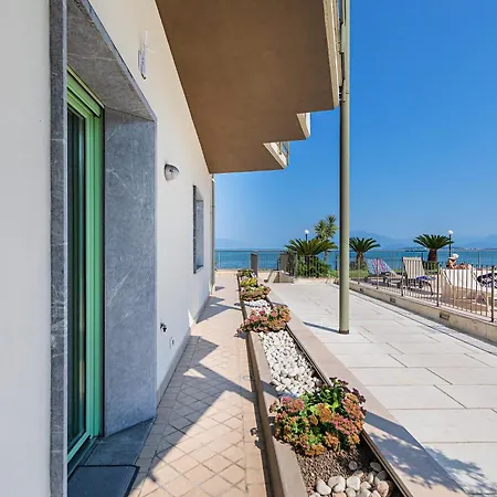 Residenza Miralago By Wonderful Italy 2* デセンツァーノ・デル・ガルダ