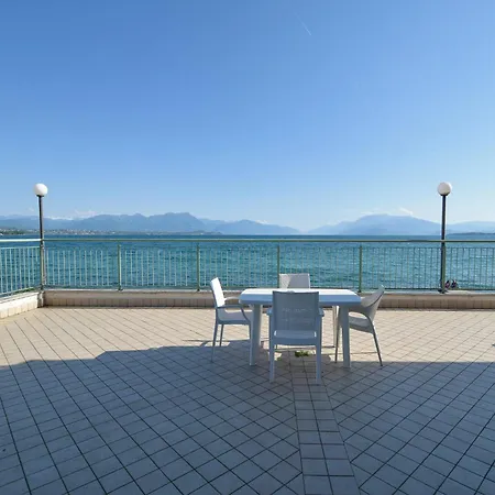 Residenza Miralago By Wonderful Italy 2* デセンツァーノ・デル・ガルダ